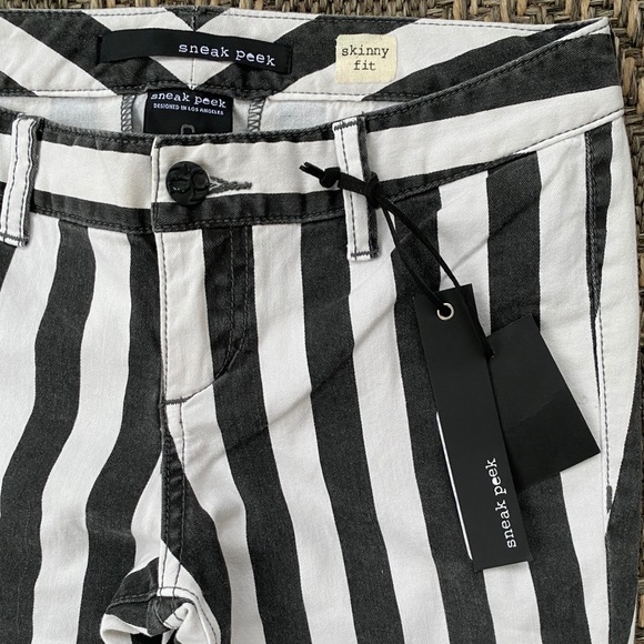 Sneak peek striped pants - Picture 2 of 10